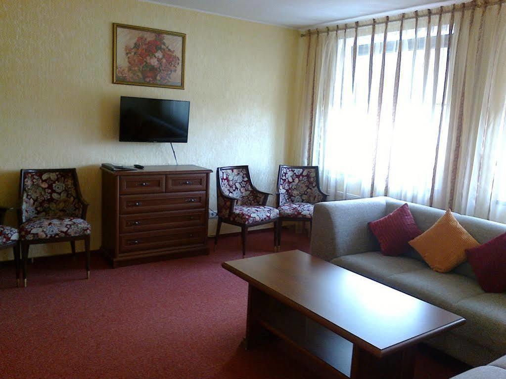 Hotel Gilija à Šilutė Extérieur photo